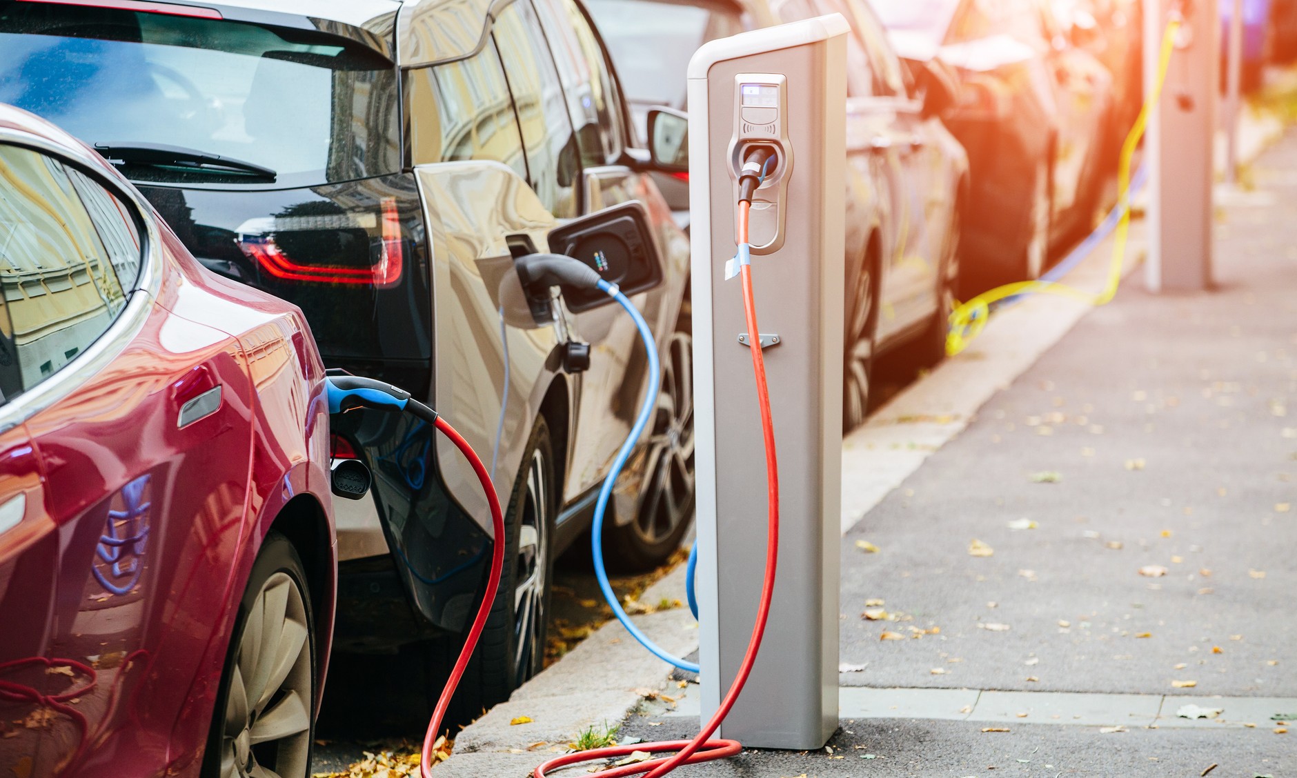 Podatek od ładowania, podatek rejestracyjny - pomysłów na opłaty dla właścicieli samochodów elektrycznych jest sporo