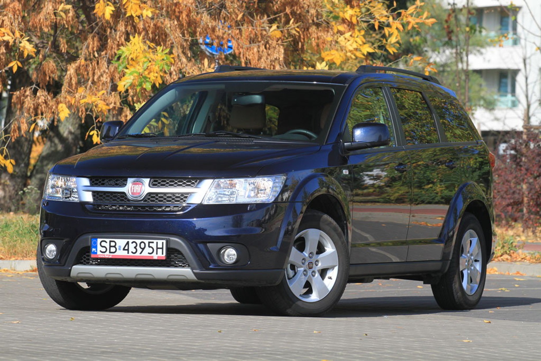Wygląd SUV-a, a wnętrze minivana. Można to pogodzić w Fiacie Freemoncie. Pod maską nawet V6!