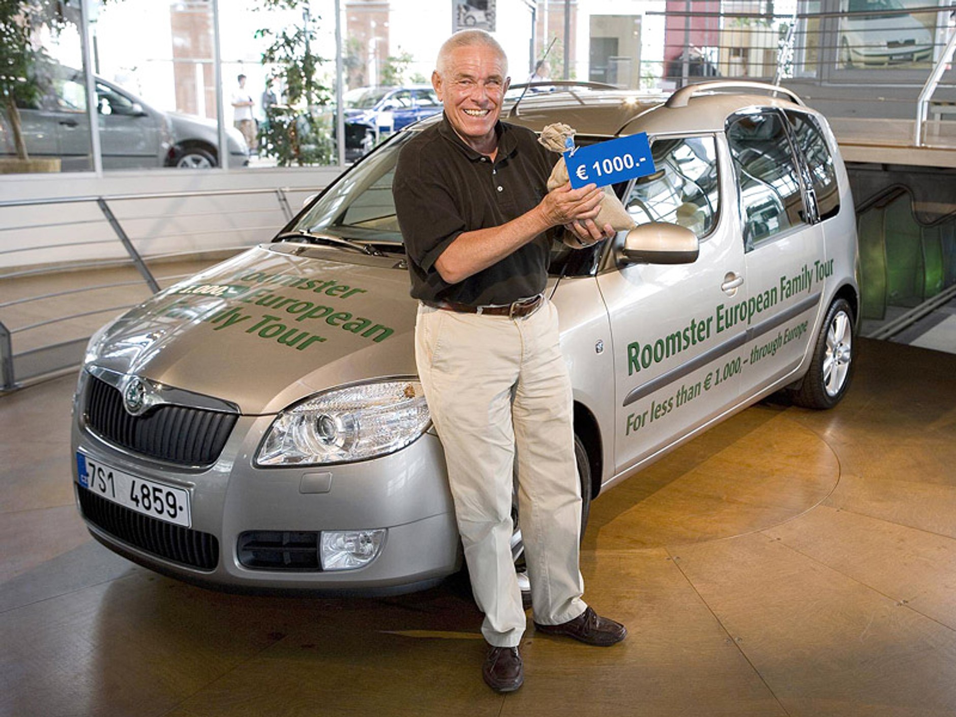 Škoda wysyła Plattnera na wakacje Roomsterem z 1.000 € przez 35 krajów