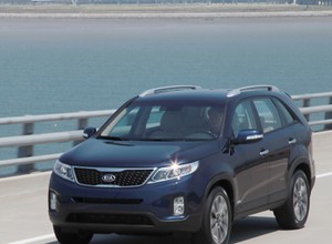 Zmodernizowana Kia Sorento na jesieni