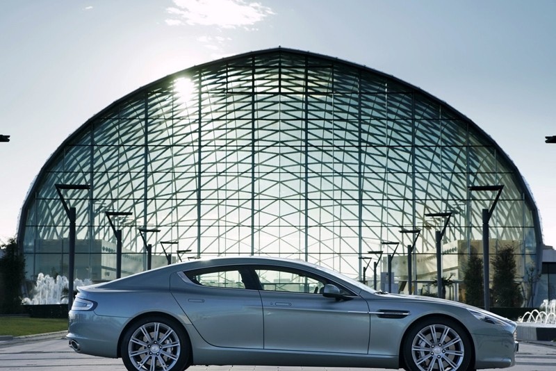 Aston Martin Rapide – z pięknem trzeba obcować