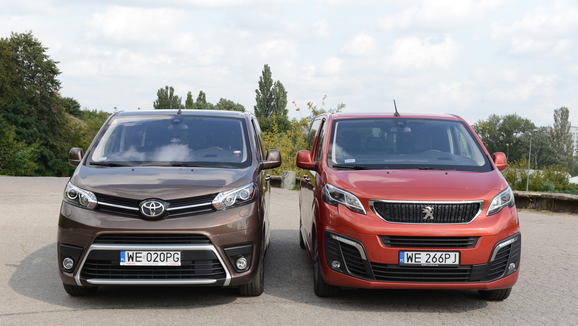 Peugeot Traveller i Toyota Proace - zdjęcie poglądowe