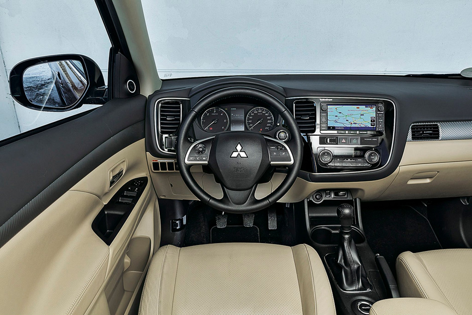 Mitsubishi Outlander kontra Kia Sorento i Hyundai Santa Fe: luksusowe diesle z napędem 4x4