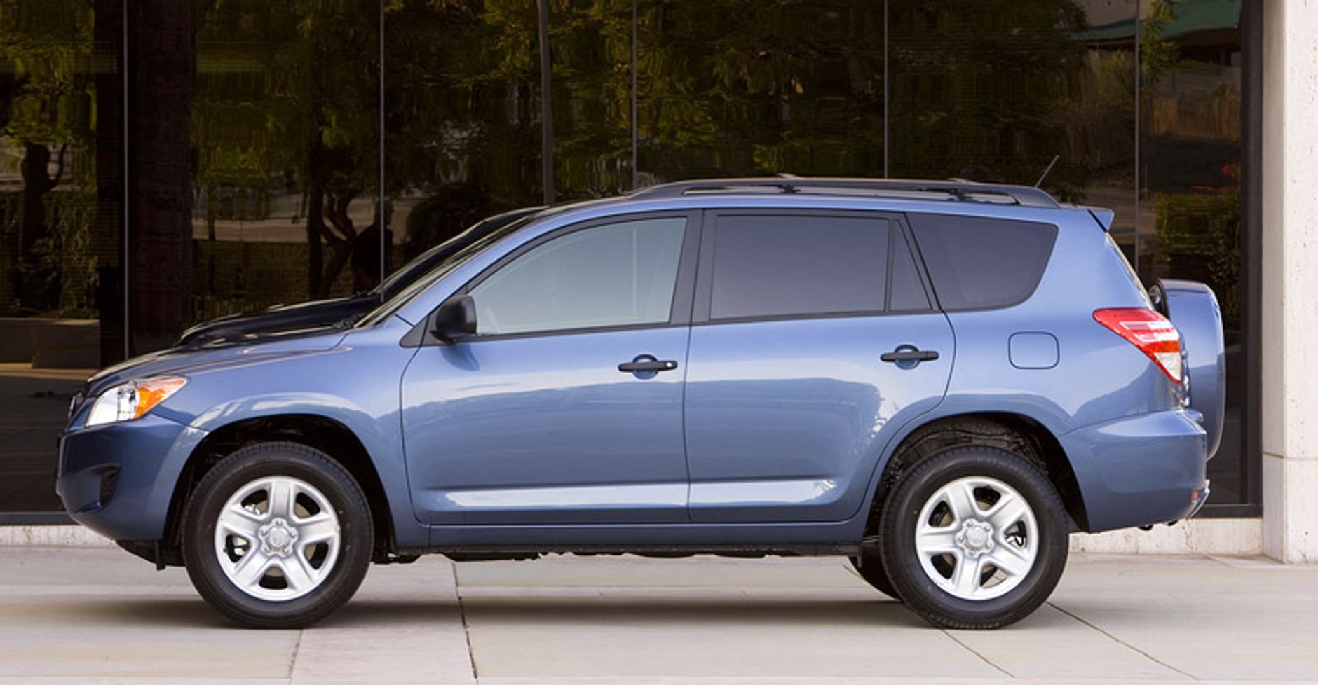 Toyota RAV4: nowy silnik 2,5 l (180 KM) dla USA