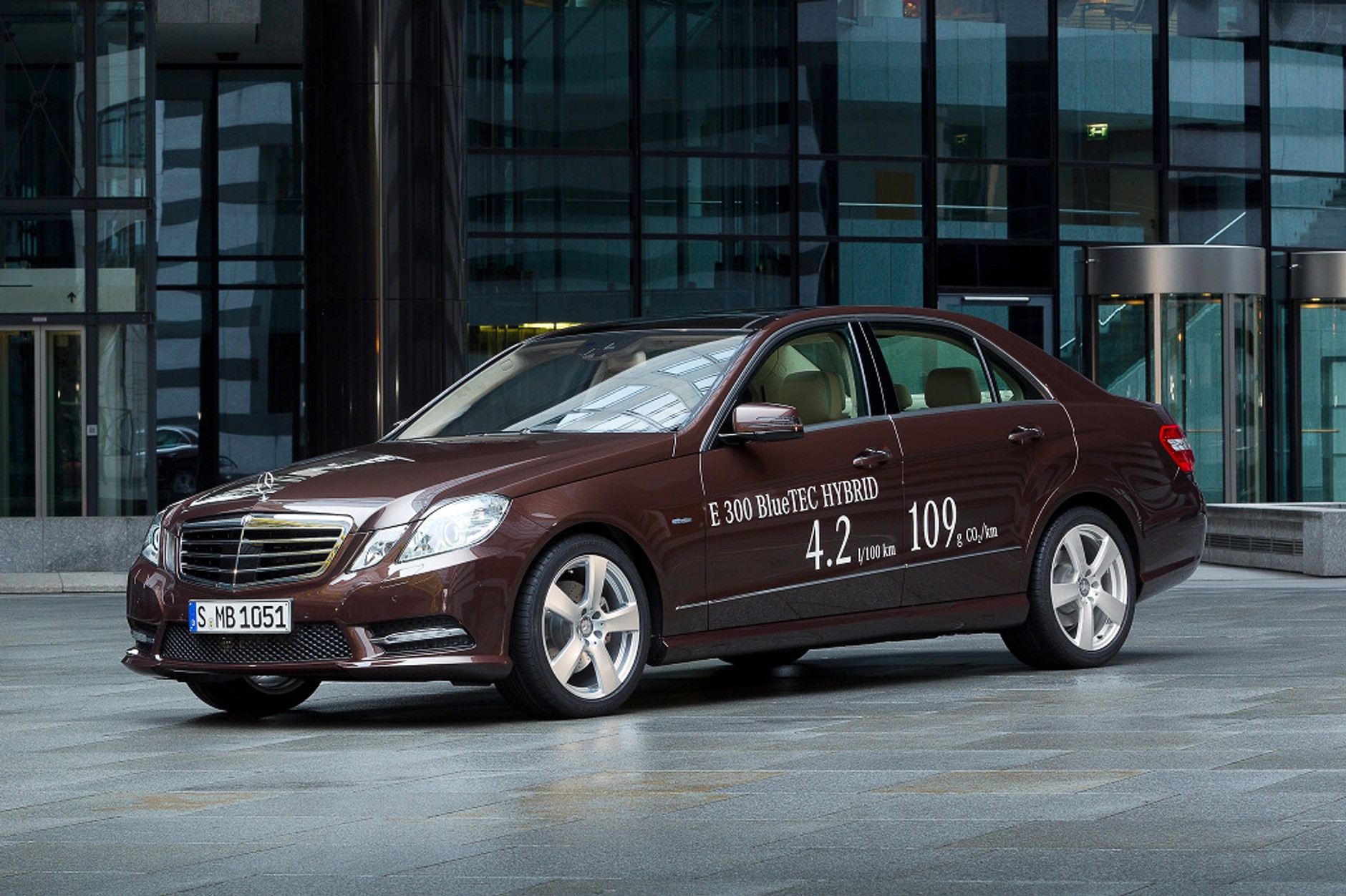 Mercedes Klasy E z napędem hybrydowym