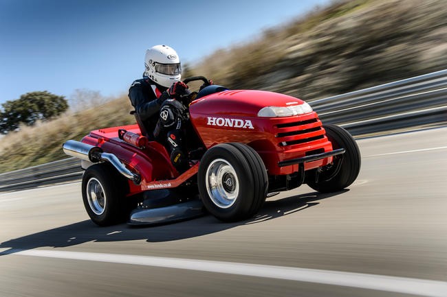 Najszybsza na świecie kosiarka do trawy: 187,6 km/h, a „setka" w 4 s!