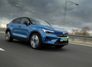 Volvo C40 Recharge Twin P8 – samochód dla tych, co kochają prostotę i skandynawski styl