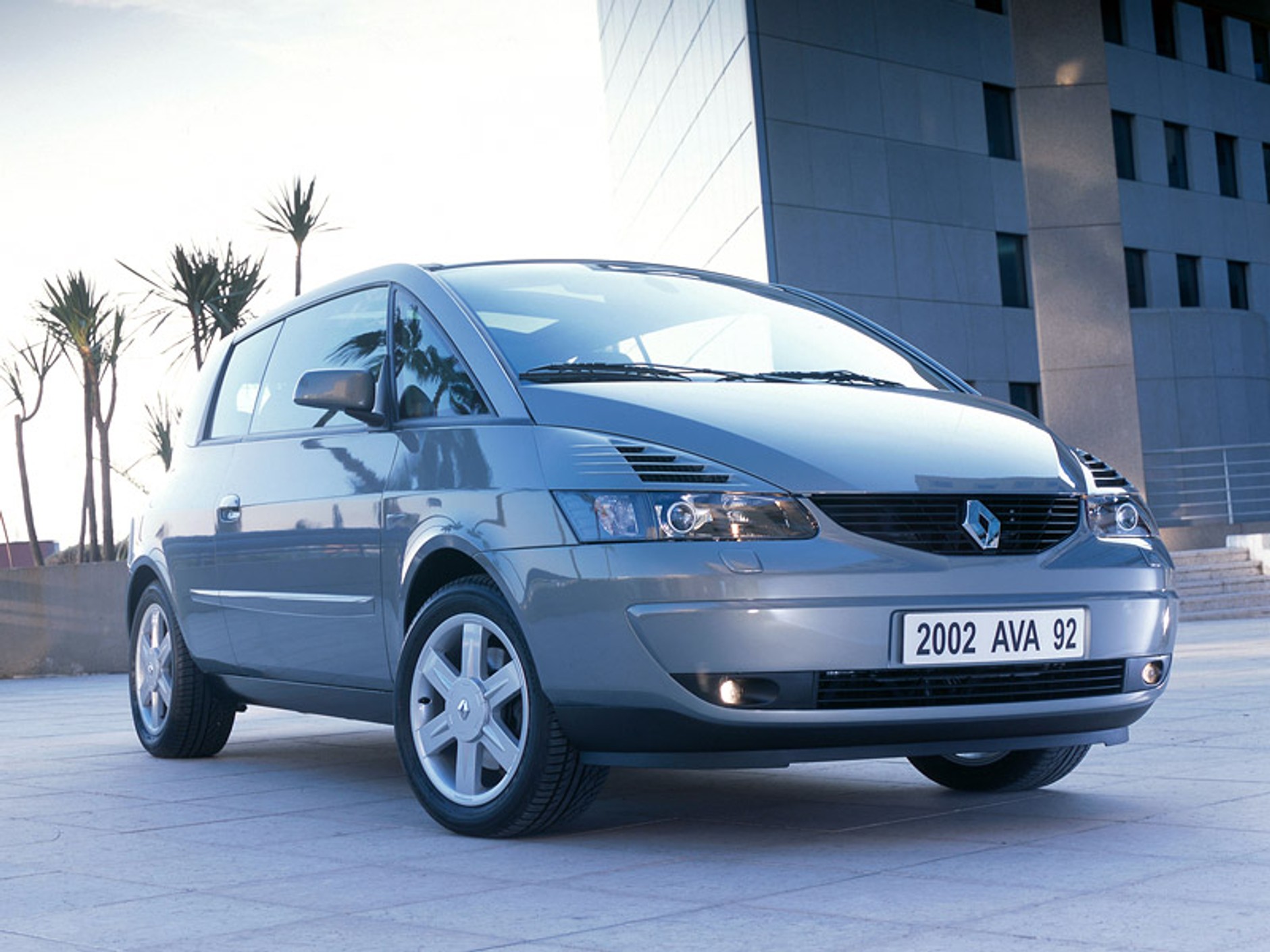 Historia Renault w fotografii (180 zdjęć z lat 1898 - 2008)