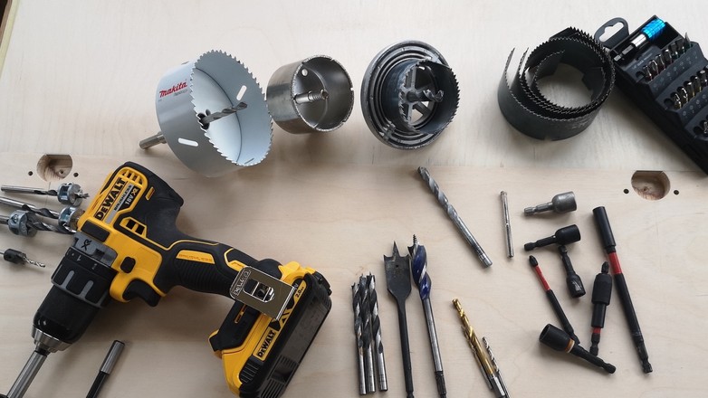 Im lepiej dobierzemy bit czy wiertło do wiertarko-wkrętarki, tym szybciej i bezpieczniej skończymy robotę. No i taniej – złe dobranie wiertła czy końcówki do wkręcania powoduje ich błyskawicne niszczenia