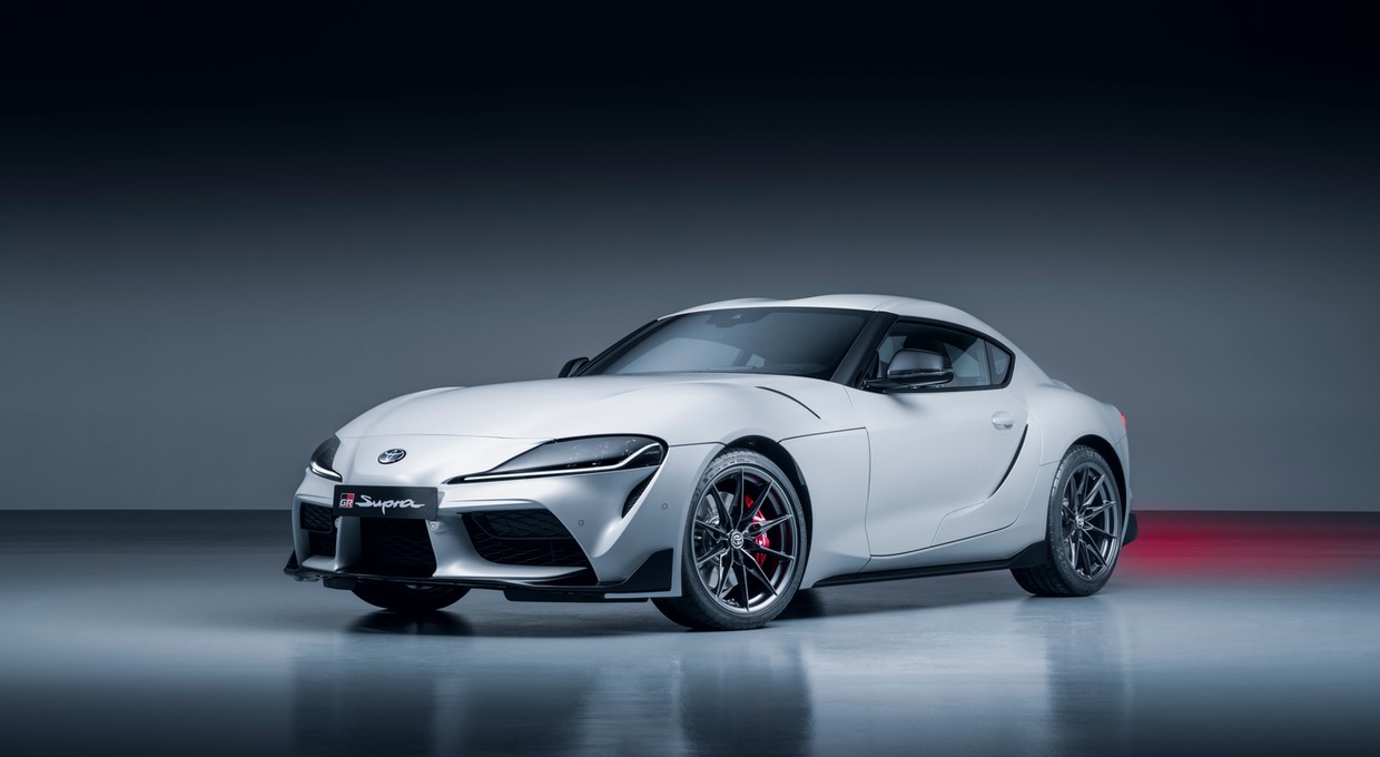 Toyota GR Supra z manualną skrzynią biegów. Można już składać zamówienia