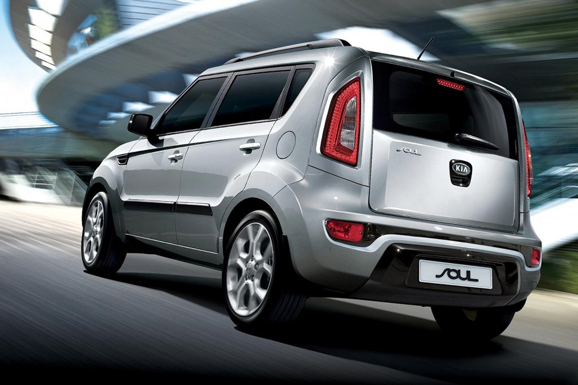 Nowości Kii: Soul po liftingu i trzydrzwiowe Rio
