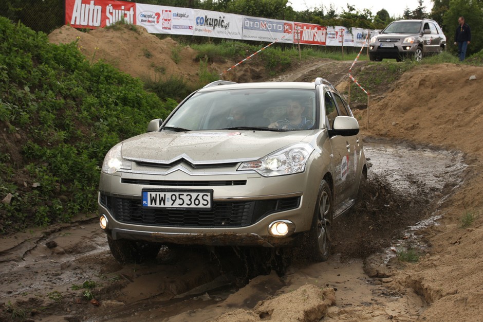Co potrafią SUV-y? Nasi czytelnicy testują 5 aut klasy SUV - Na ringu stanęły: Citroen C-Crosser, Suzuki Grand Vitara, VW Tiguan, Kia Sportage i Ford Kuga