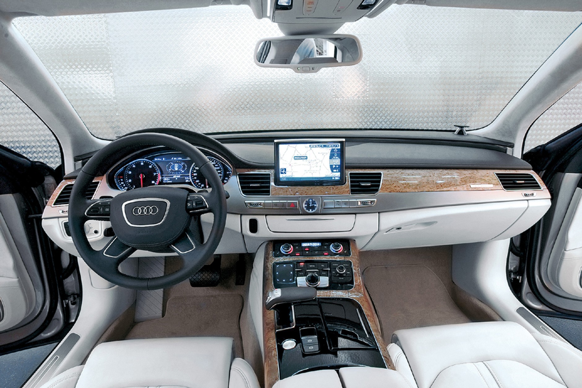 Mercedes klasy S kontra Audi A8 - Który daje więcej luksusu?