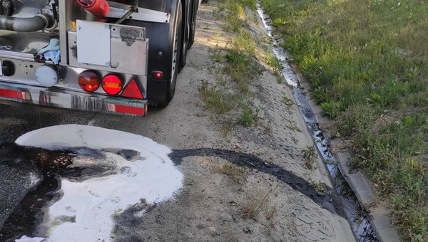 Kwas siarkowy wyciekł z cysterny. Obwodnica Trójmiasta była zablokowana przez kilka godzin