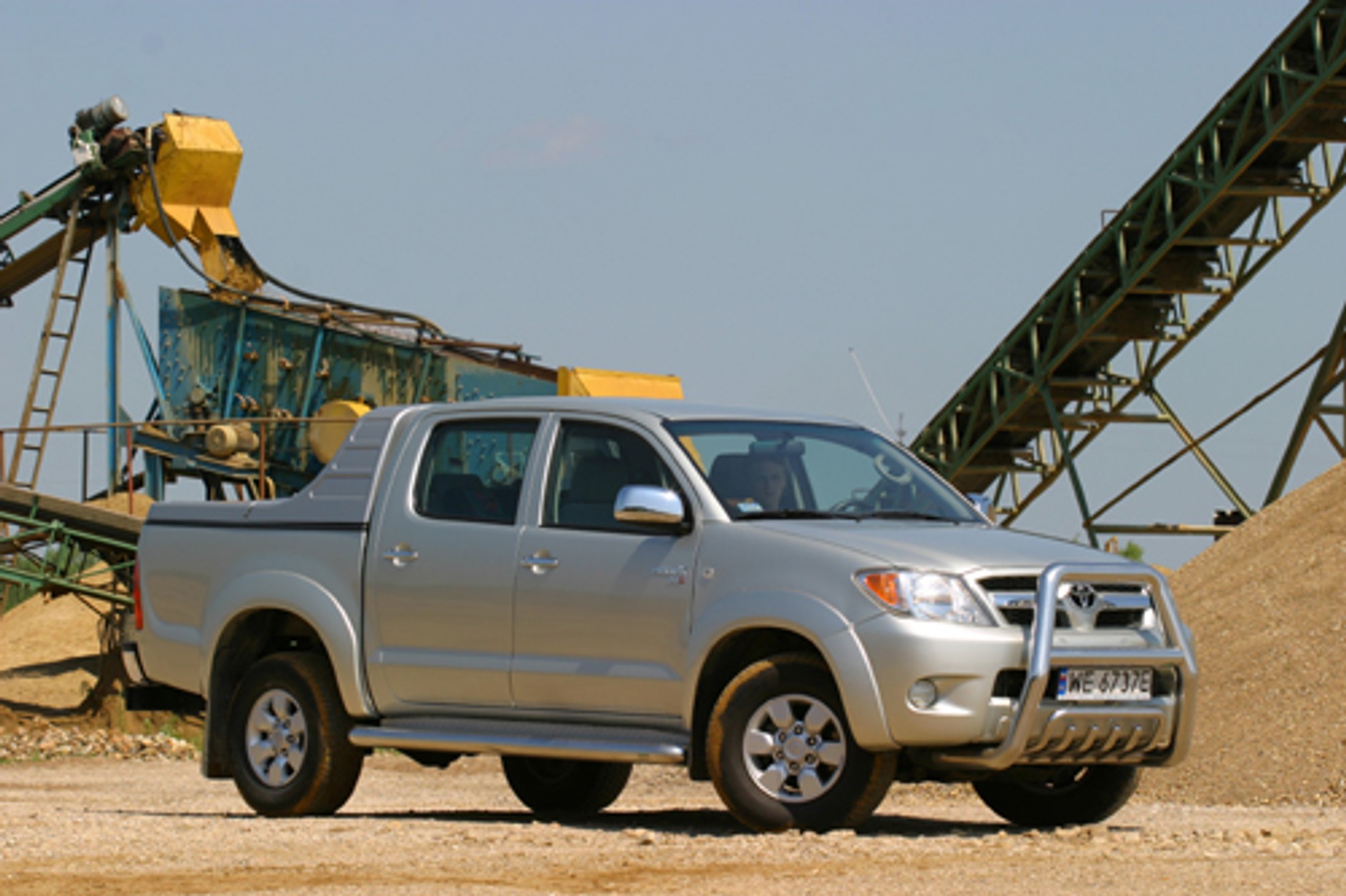 Toyota Hilux 2.5 D-4D SR5 - Twardziel przez duże T