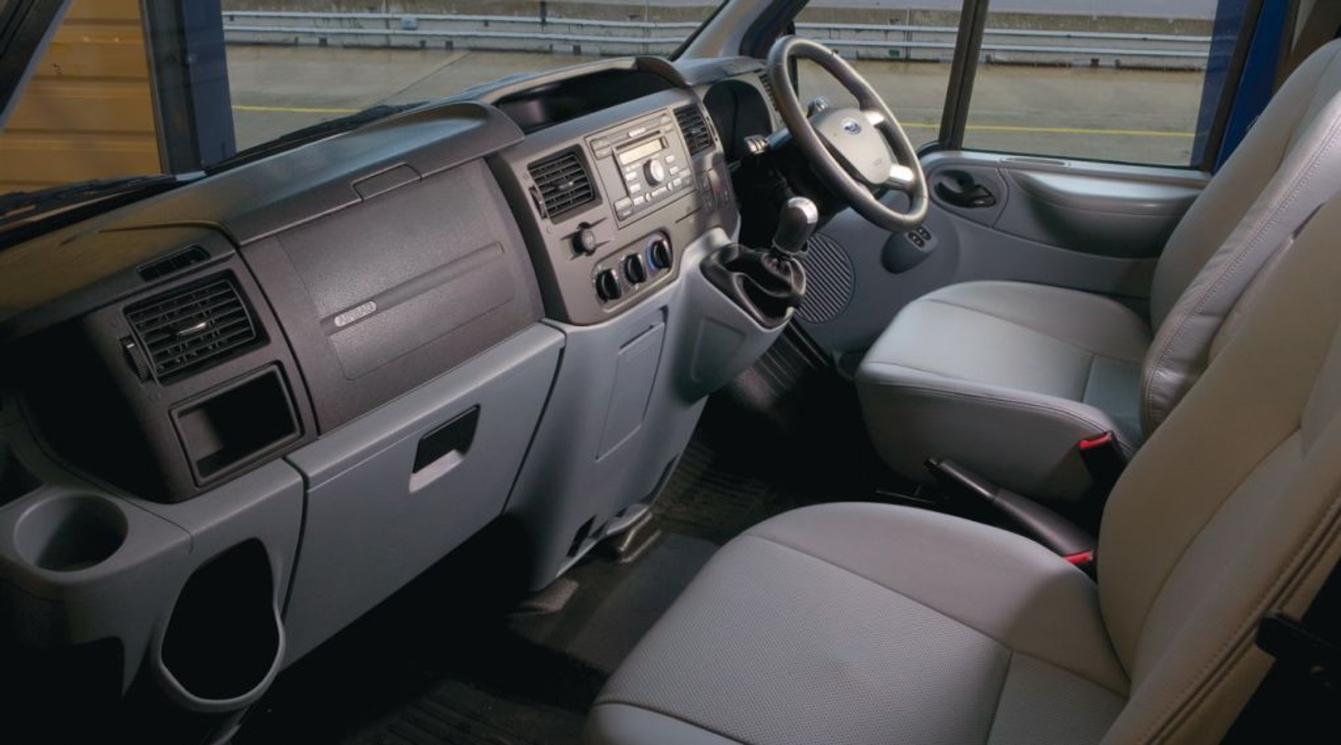 Ford Transit SportVan - Dostawa zawsze na czas