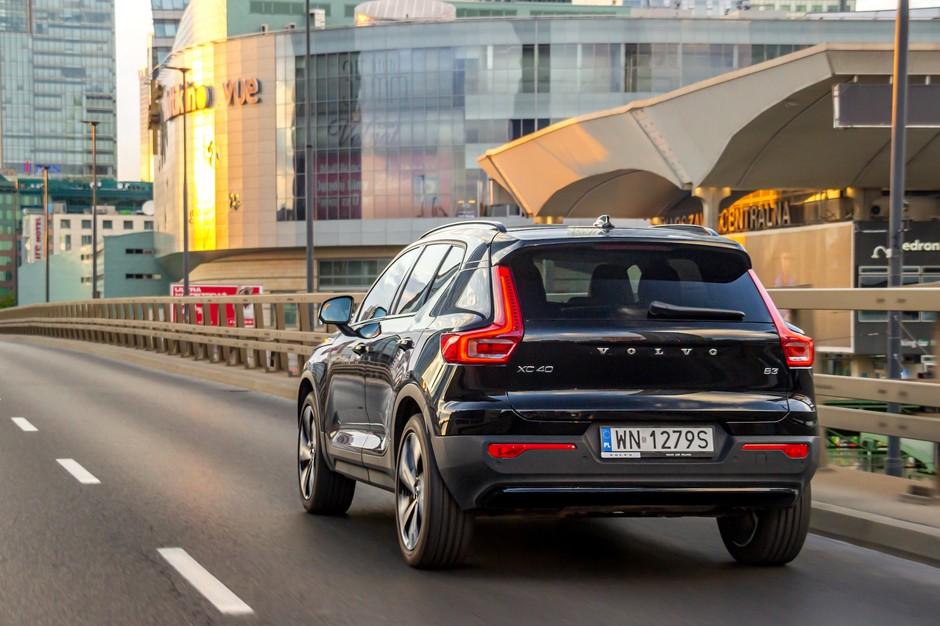 3. Volvo XC40: 1 tys. 869 szt.