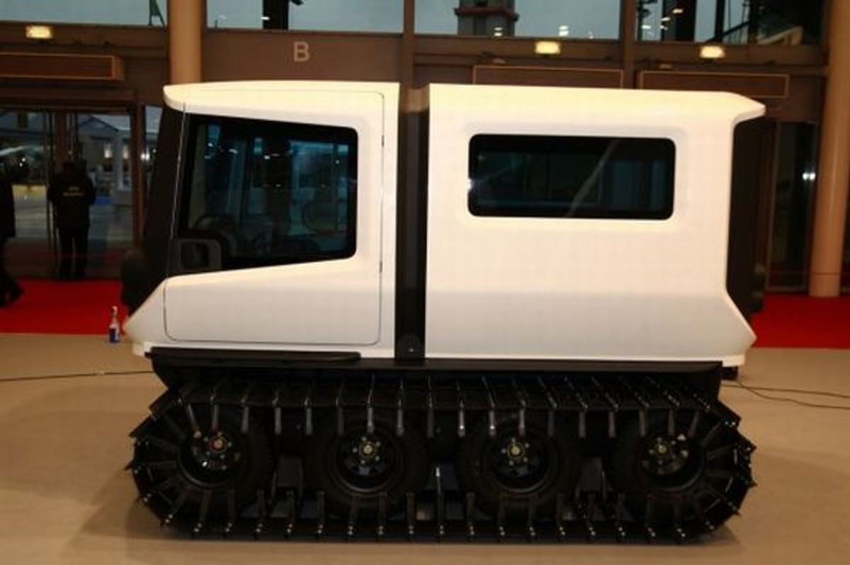 Z salonu w Paryżu na Antarktydę