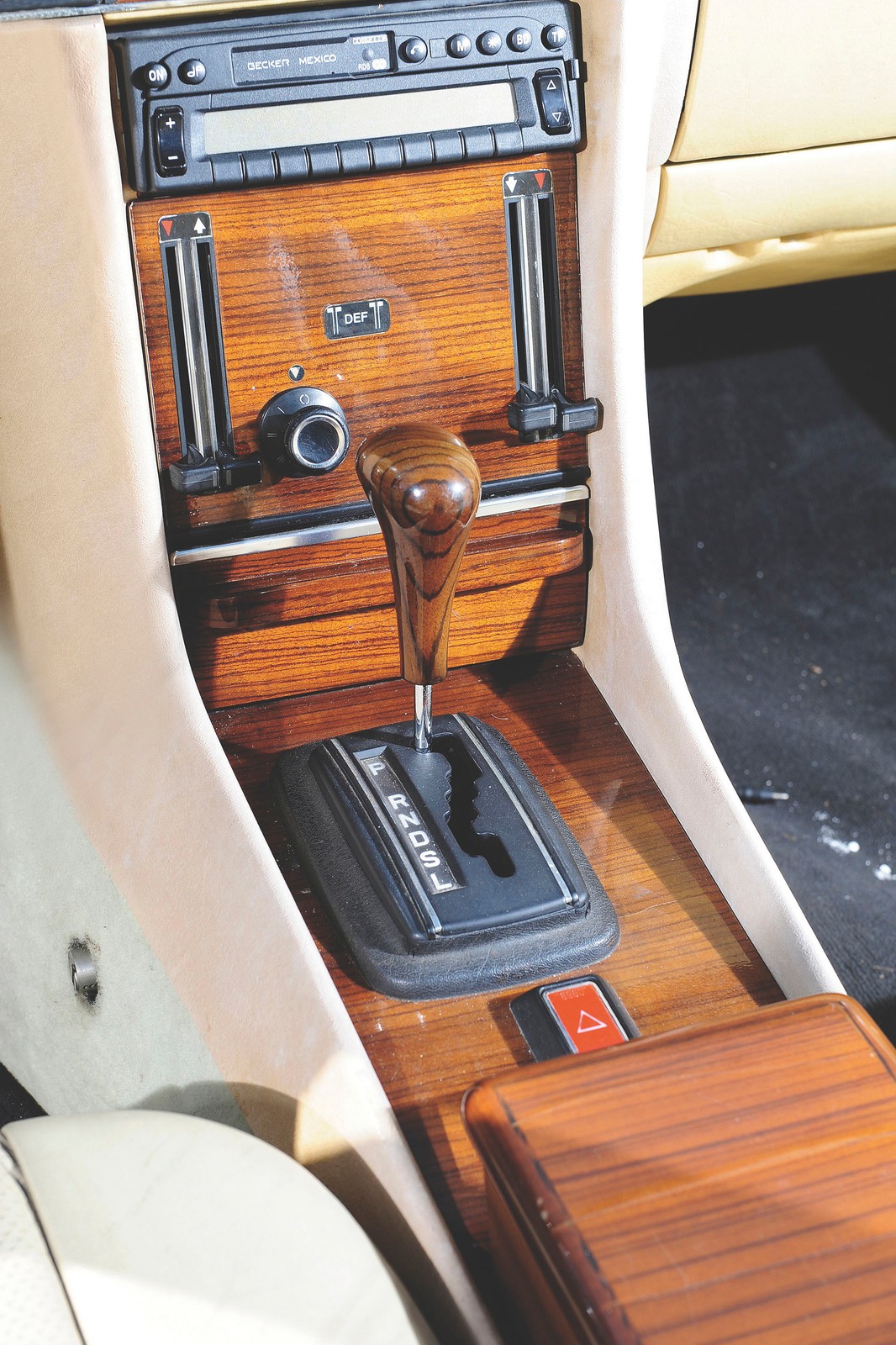 Mercedes SL R107 - ulubieniec szybkich, ale nie wściekłych