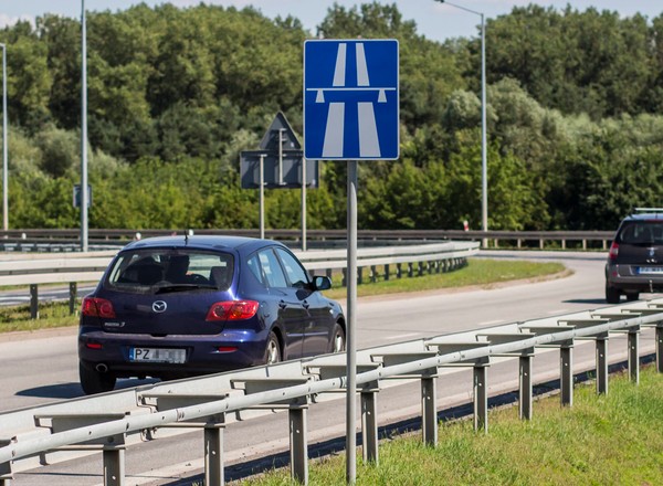 Co piąty wypadek na autostradzie spowodowany jazdą na zderzaku