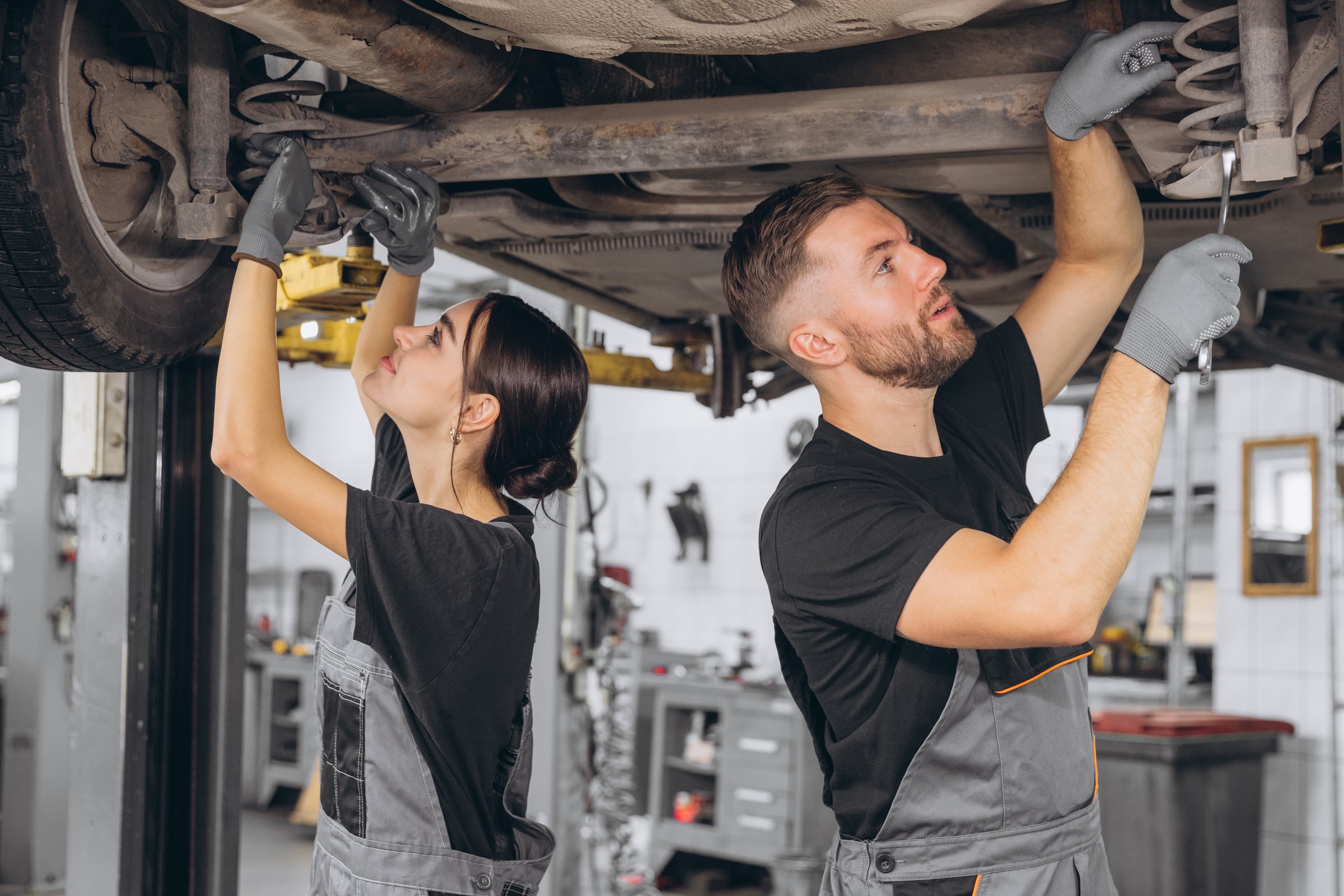 Właśnie zabronili warsztatom szukania mechaników. Za samo ogłoszenie grożą kary