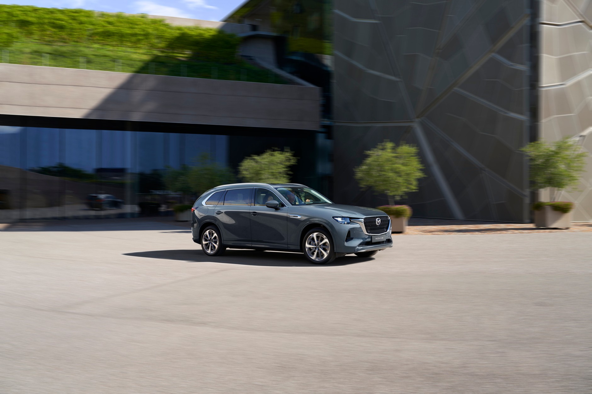 Mazda CX-80 w wersji na rok modelowy 2027