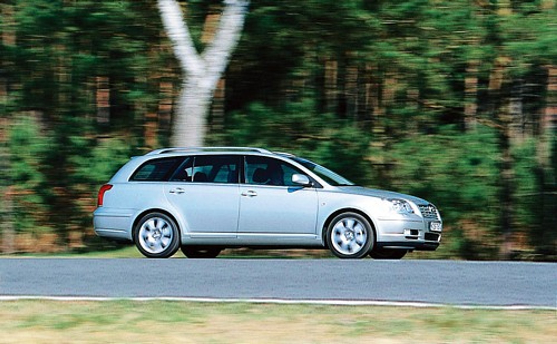 W światłach rampy...