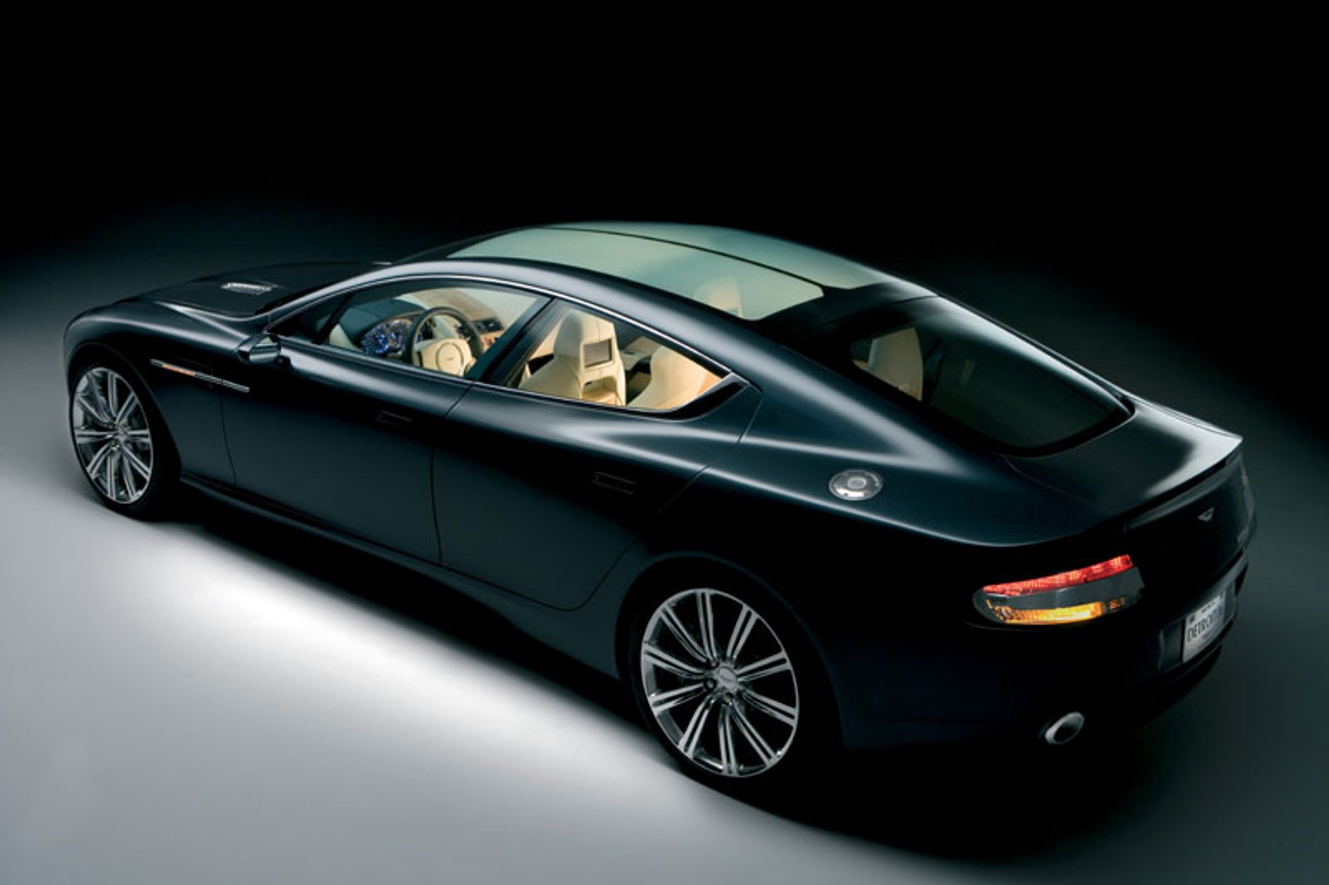 Edmunds.com: Aston Martin Rapide trafi do produkcji