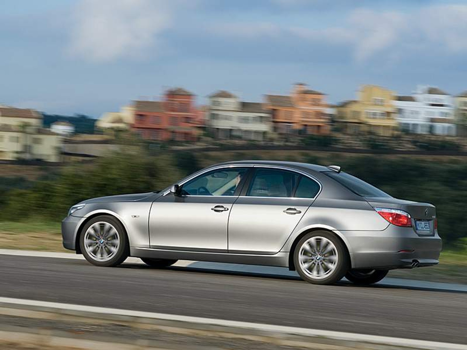 BMW 5: facelifting na półmetku (video)