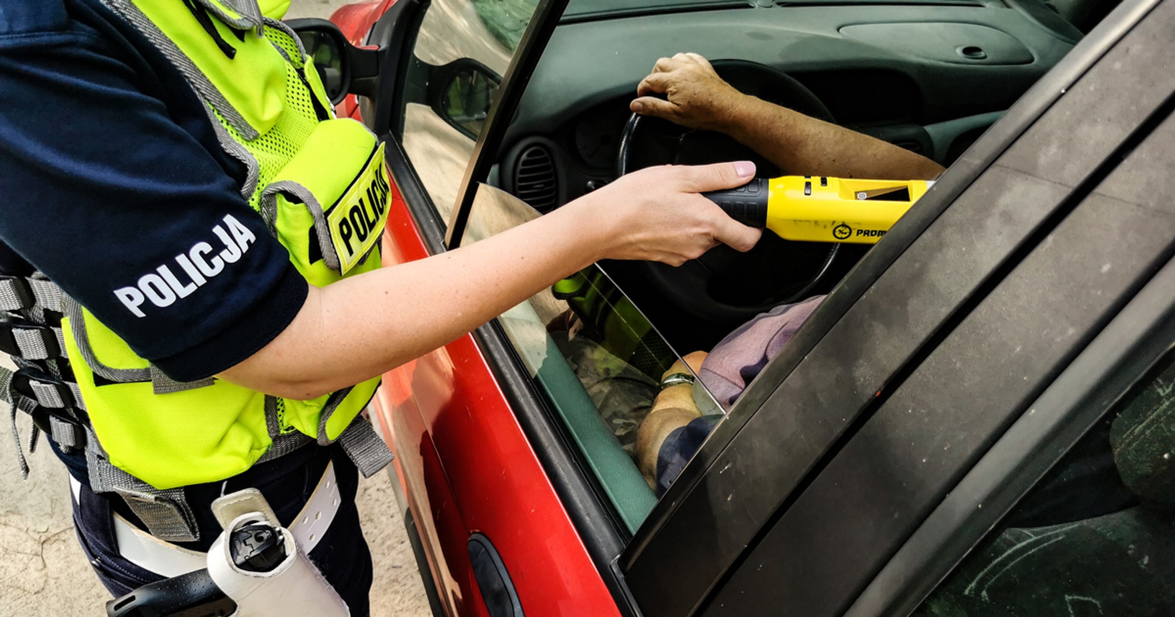 Policjanci odbierają kierowcom coraz więcej aut. Szokujące dane