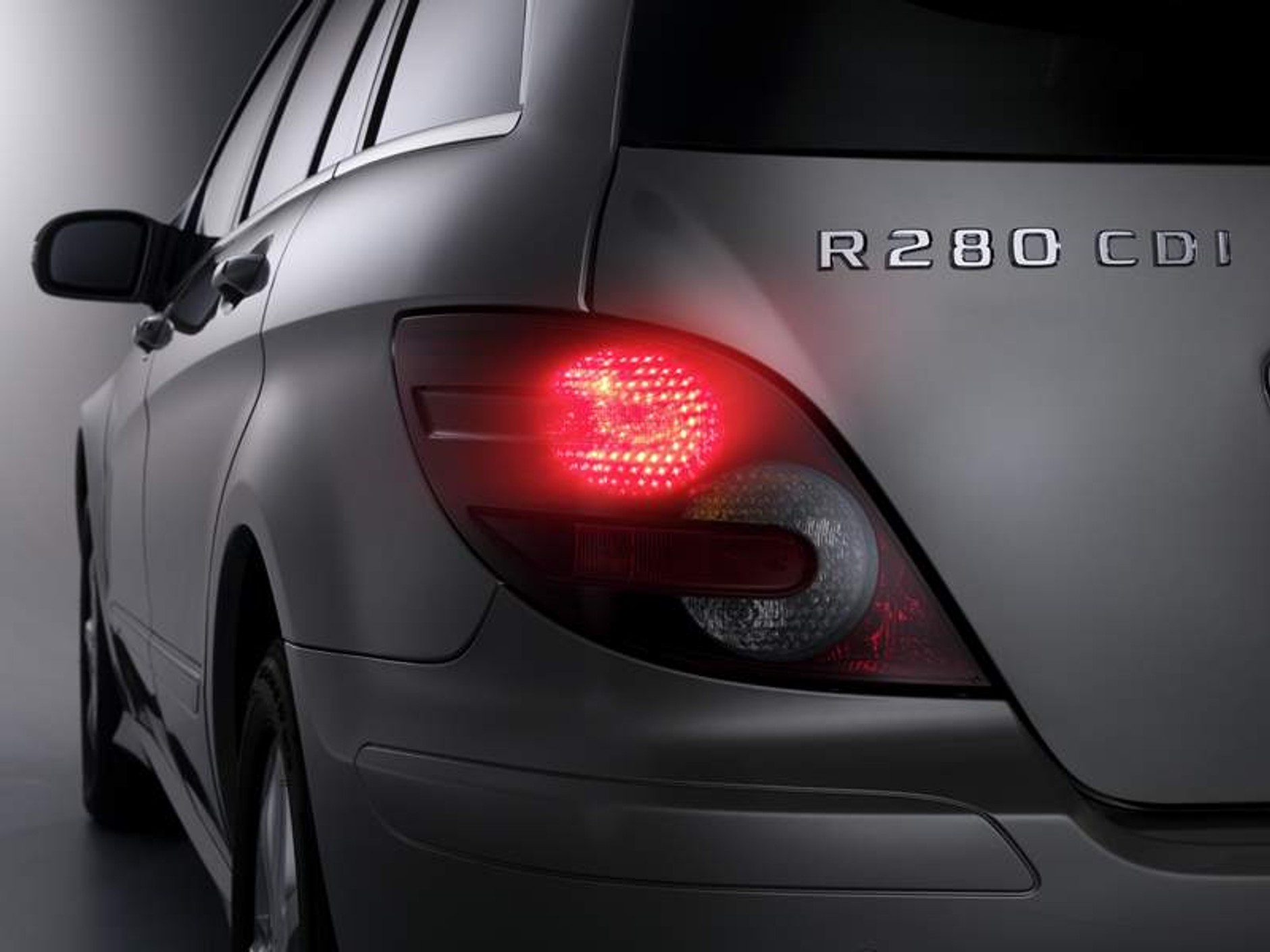 Mercedes-Benz R: dwa nowe modele i podwyższenie komfortu