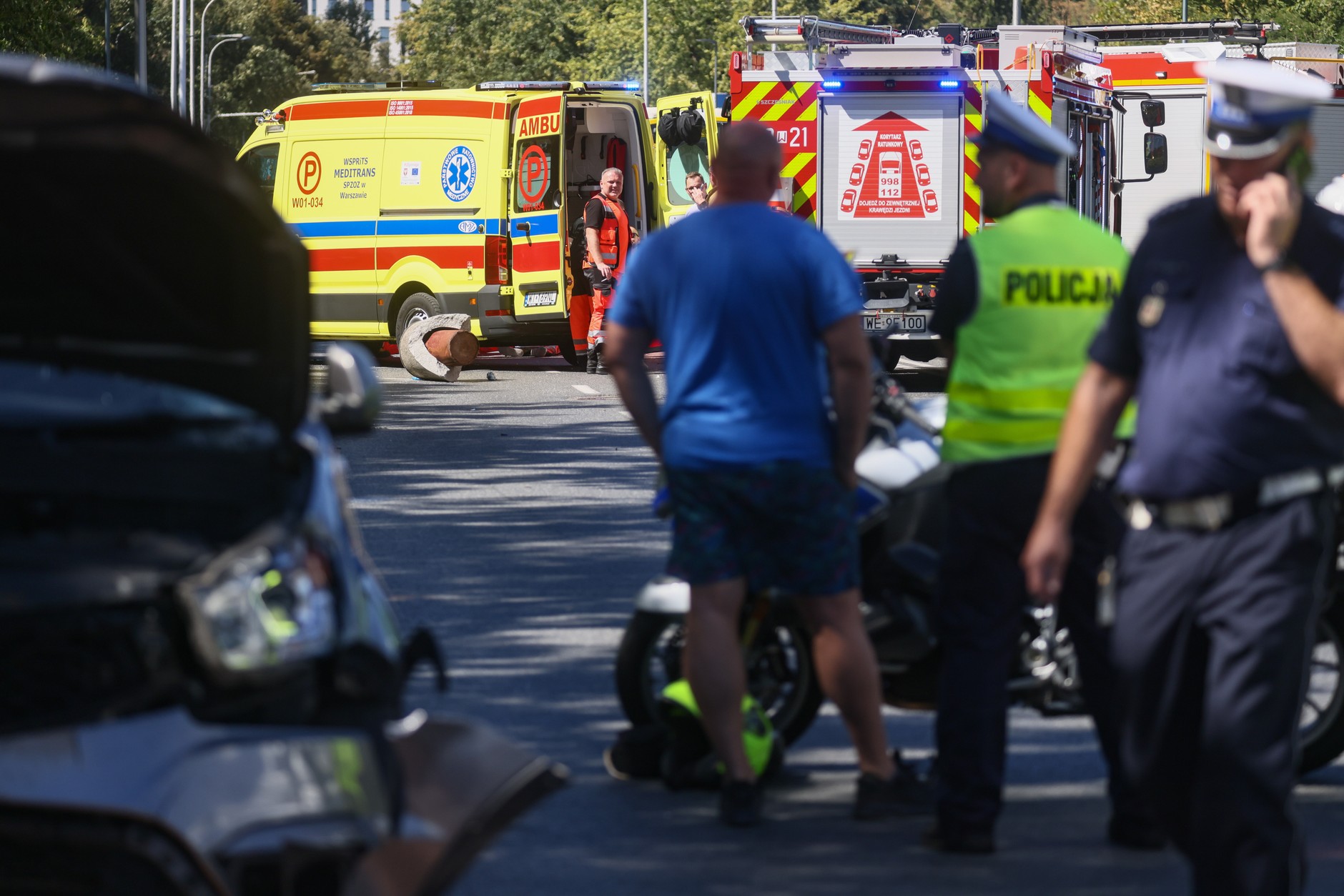 Samochód wjechał w przystanek na warszawskim Mokotowie. Dwie osoby nie żyją