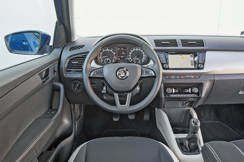 Wersje z lepszymi materiałami deski rozdzielczej (jak ta widoczna na fot.) też się zdarzają, ale należą do mniejszości