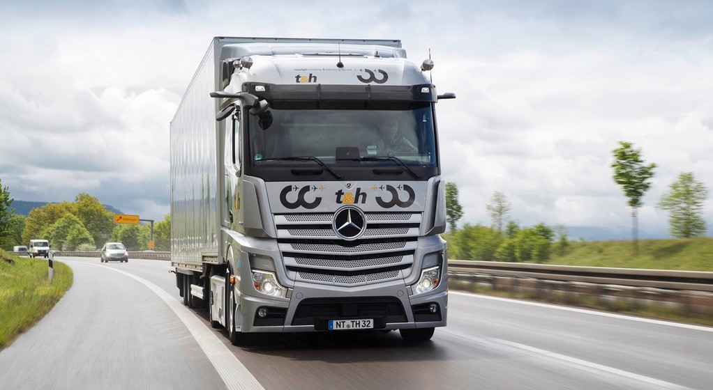 Mercedes-Benz Actros z wyposażeniem, które oburzyło Brytyjkę