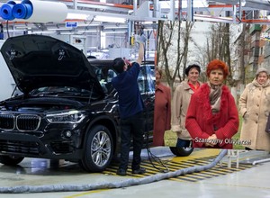 Rosyjskie emerytki z "Oddziałów Putina"apelują do szefa BMW. Proponują mu wspólny biznes [WIDEO]