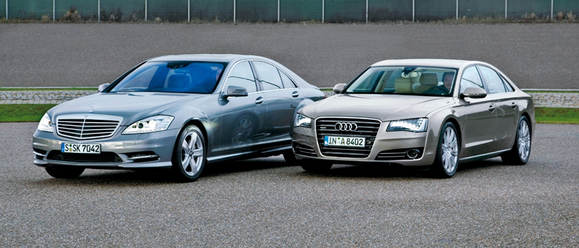 Mercedes klasy S kontra Audi A8 - Który daje więcej luksusu?