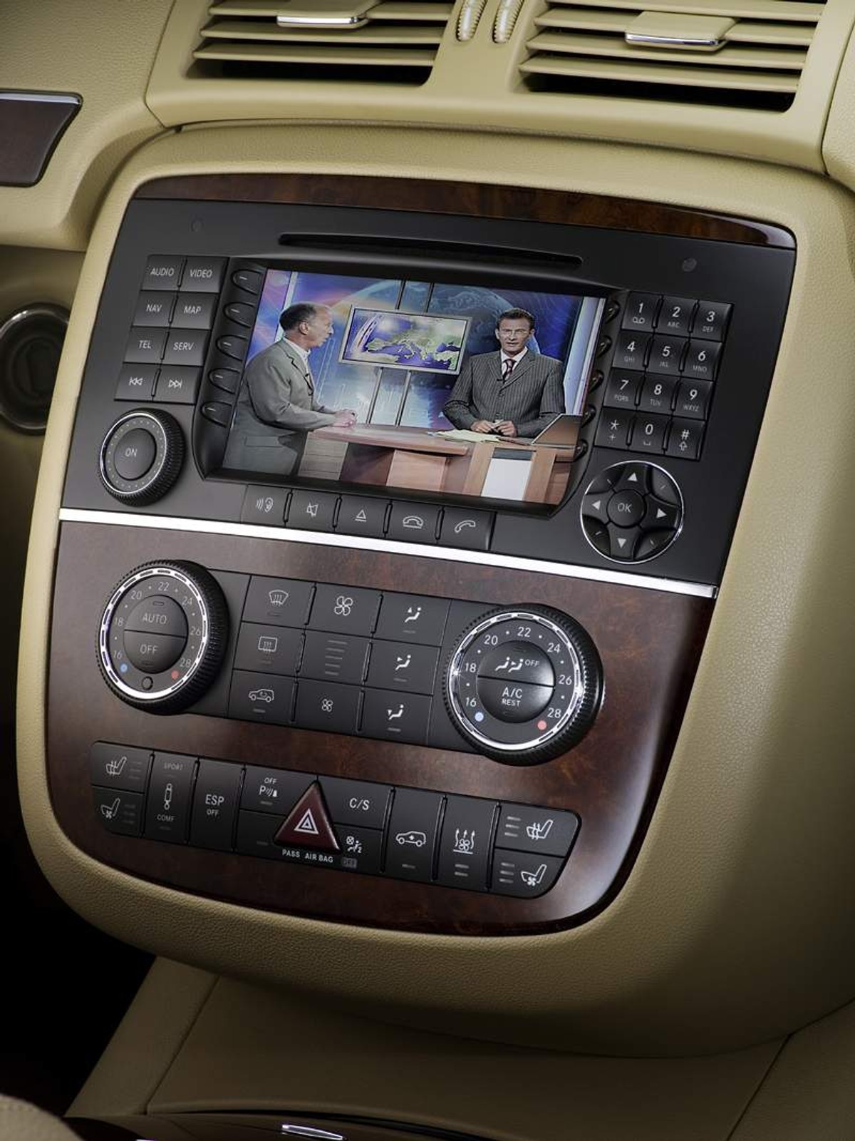 Mercedes-Benz R: dwa nowe modele i podwyższenie komfortu