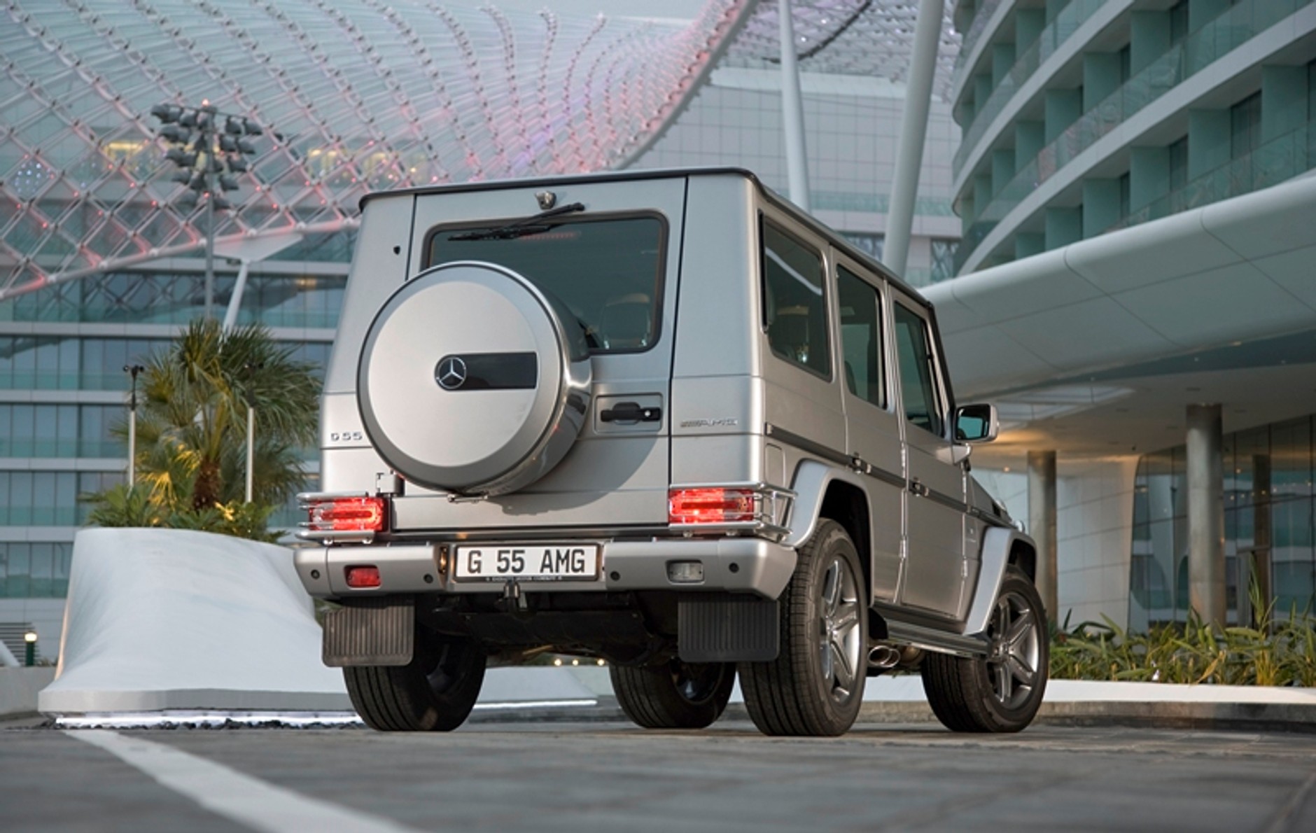 Złoty Mercedes SLS AMG