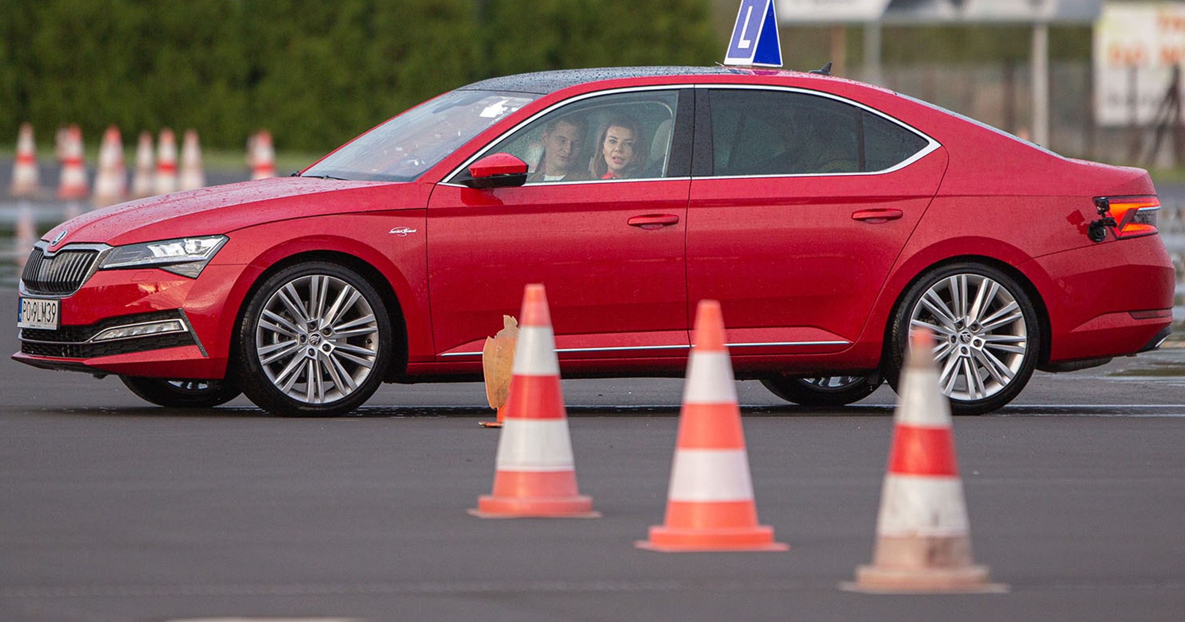 Edyta Górniak ze Skodą nauczy się prowadzić auto