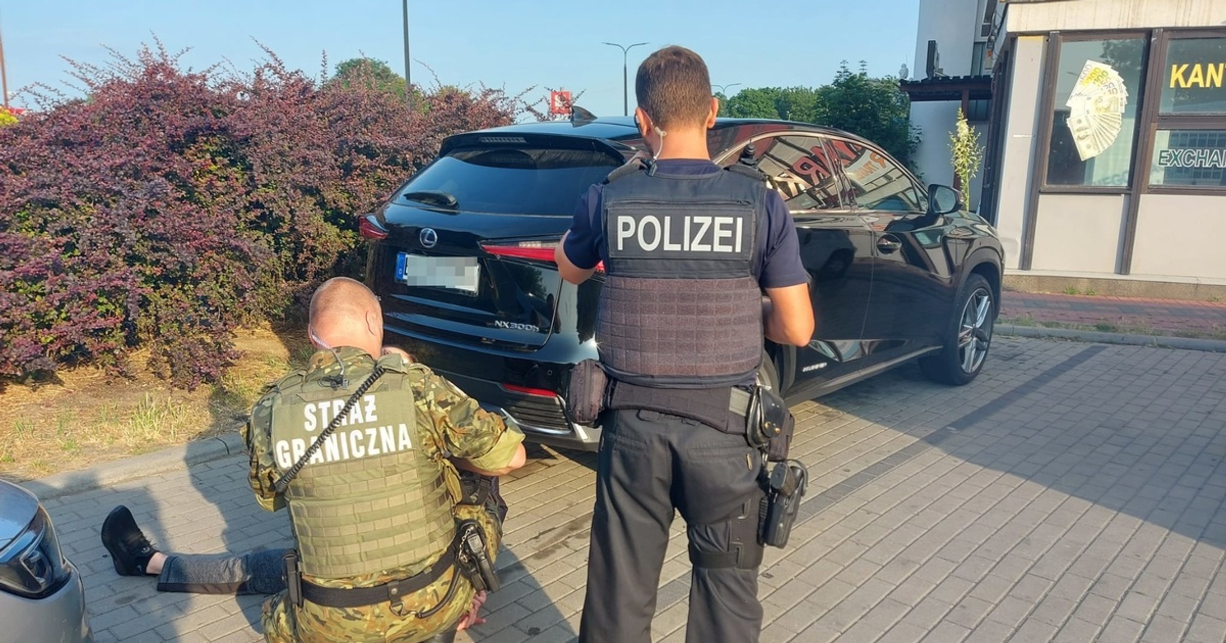 Polsko-niemiecki patrol zatrzymał Ukraińca w skradzionym Lexusie