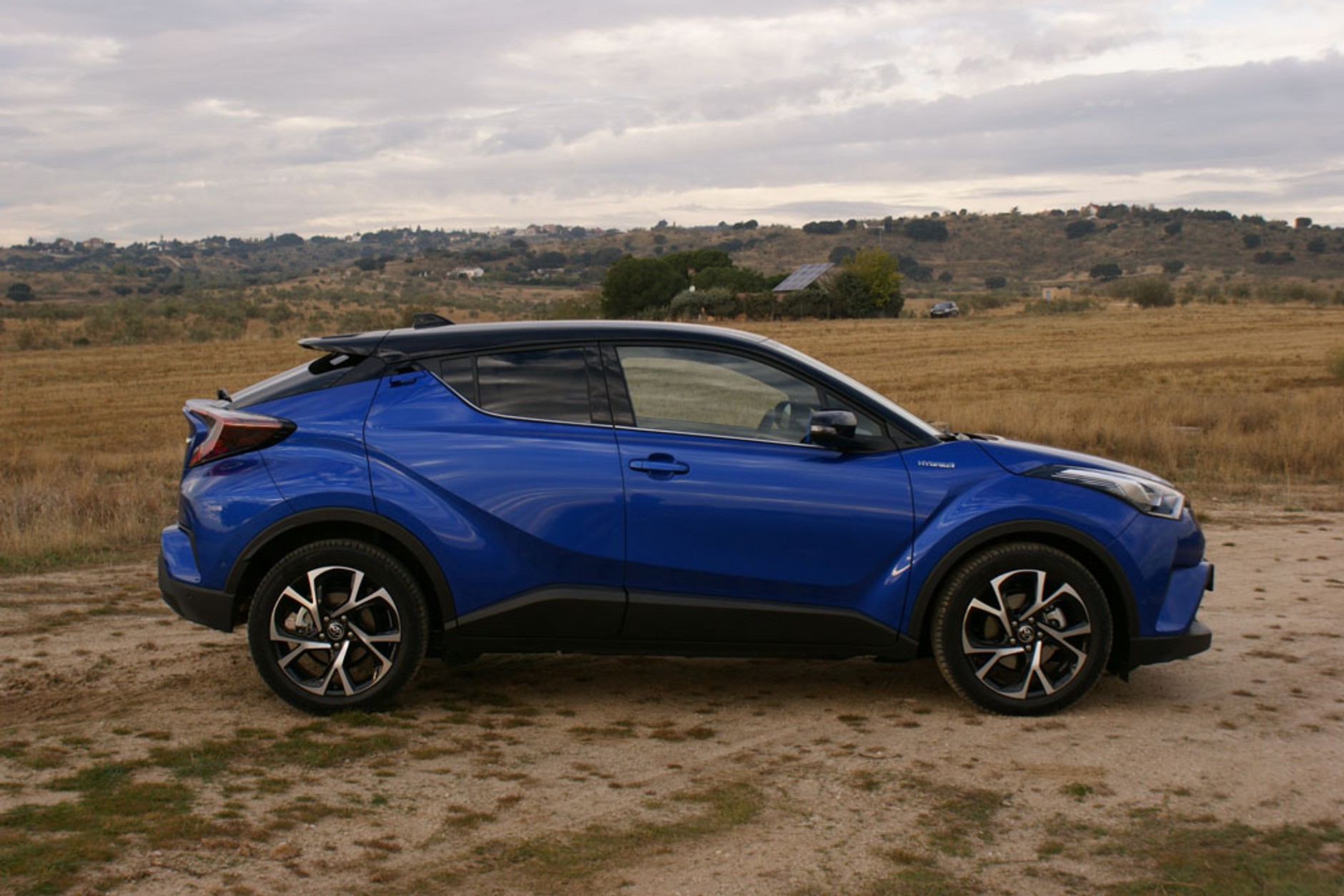 Toyota C-HRa - hybrydowy SUV w rozsądnej cenie