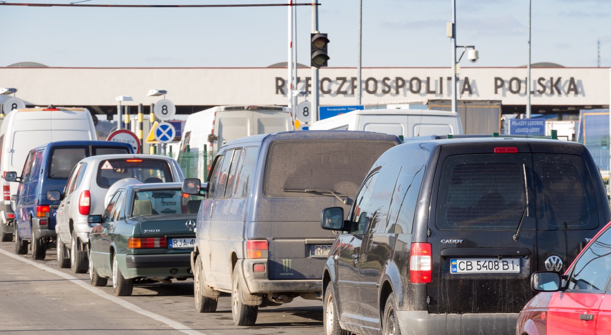 Polscy ubezpieczyciele wydają darmowe OC dla zmotoryzowanych obywateli Ukrainy