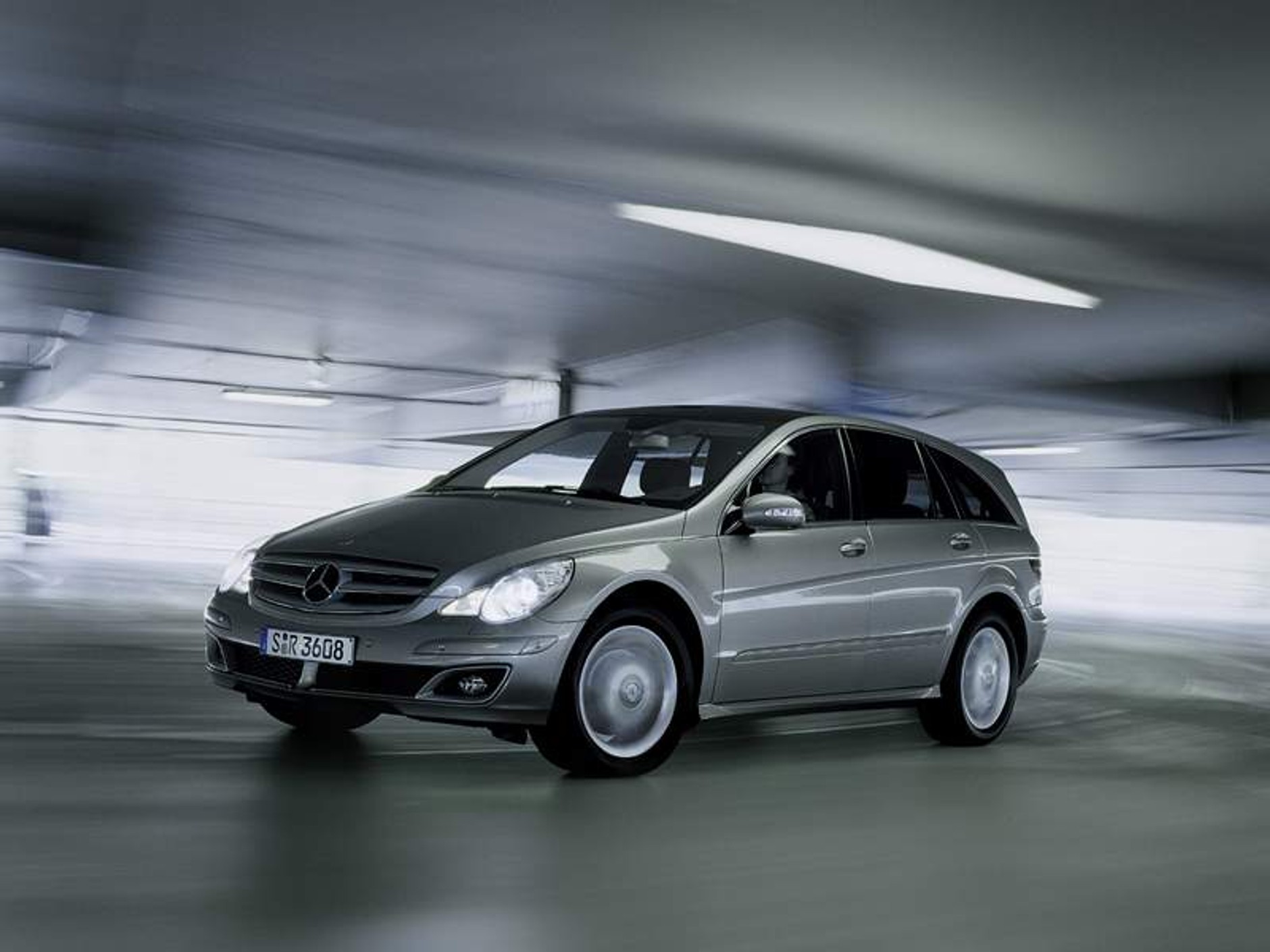 Mercedes-Benz R: dwa nowe modele i podwyższenie komfortu