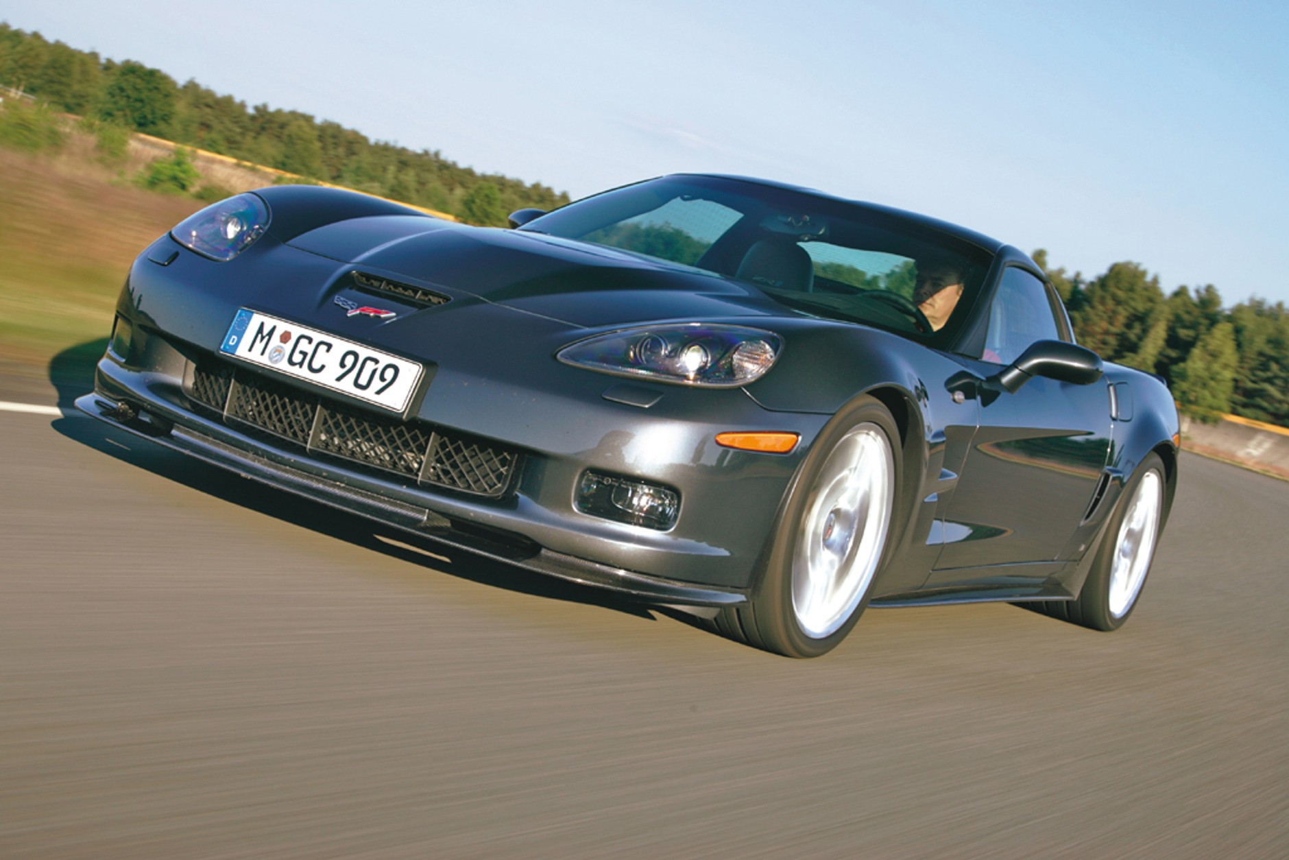 Corvette ZR1 kontra Mercedes SL 65 AMG: Tu topi się asfalt i płonie powietrze