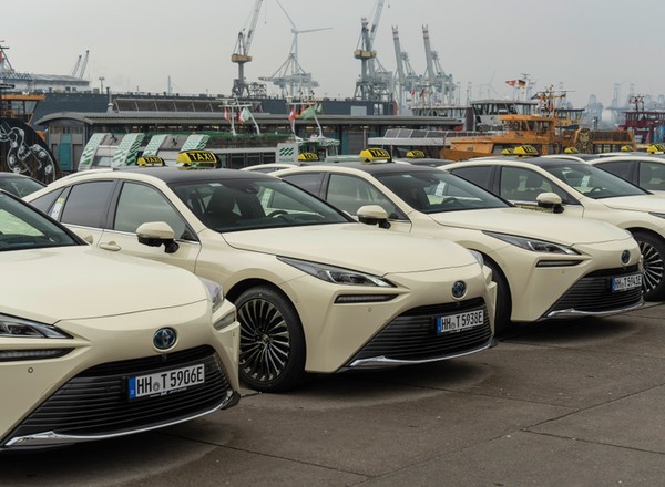 Toyoty Mirai w "budyniu". Auta na wodór będą taksówkami w Hamburgu