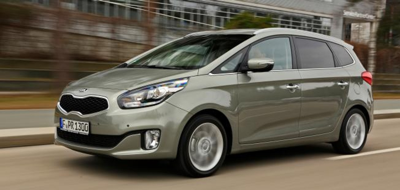 Kia Carens często jest niedoceniana i zapominana. Najmłodsze modele jeszcze mają gwarancję!