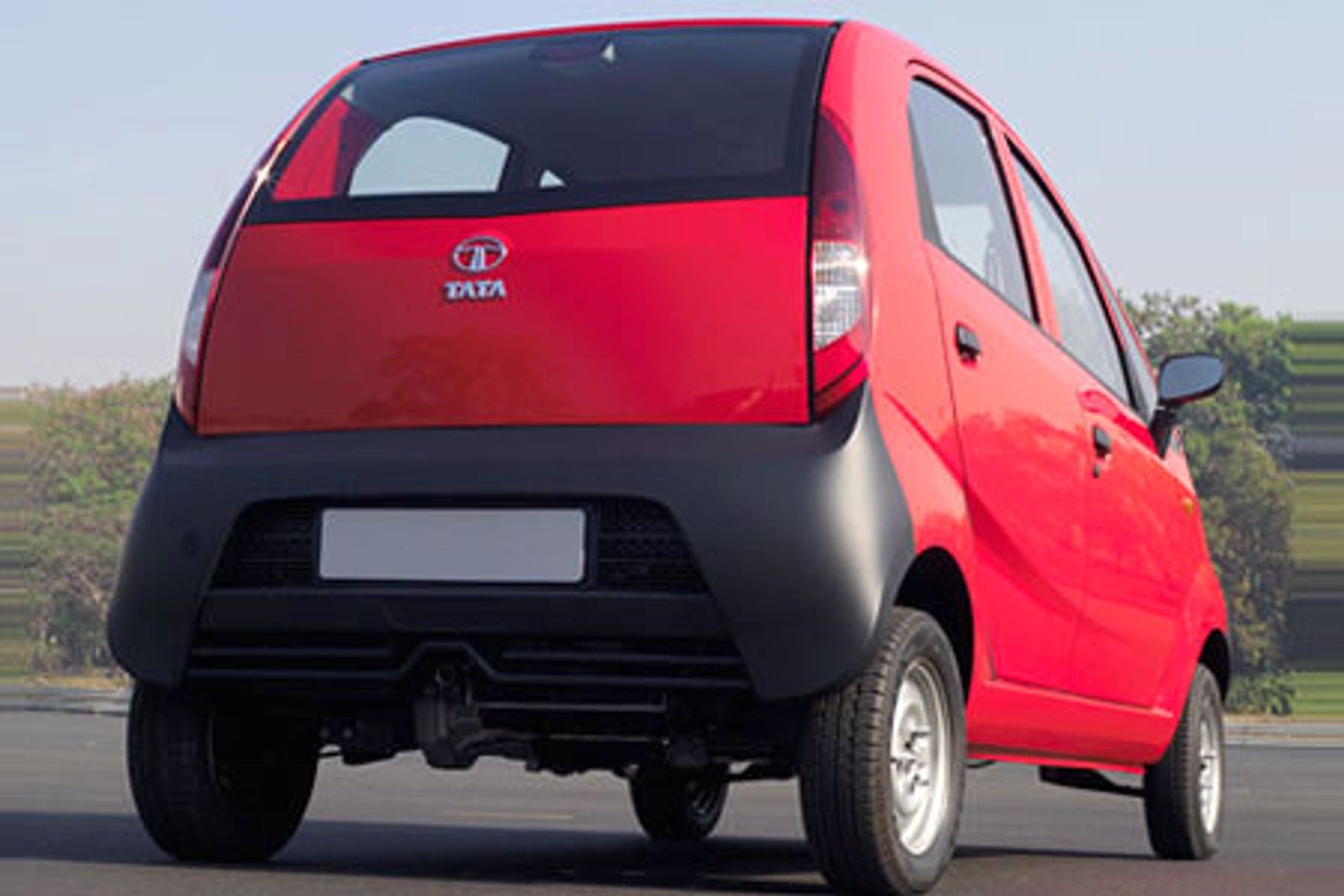 Tata Nano: przyjęto przedpłaty na kilkaset tysięcy egzemplarzy!