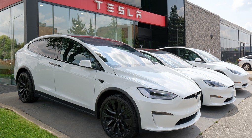 Samochody Tesla, 4 sierpnia 2023 r.