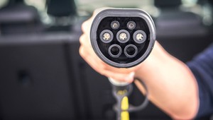 Łatwiejsze ładowanie elektryka w domu? Rząd przyjął projekt zmian w Ustawie o elektromobilności