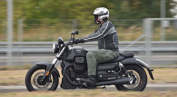 Moto Guzzi Audace - muskularny cruiser
